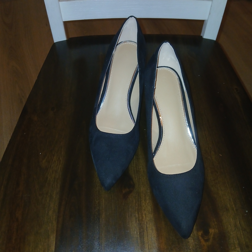 Elegant Black Women's Pumps